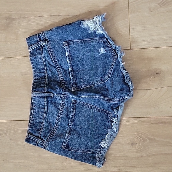 Refuge size 0 shorts - Picture 2 of 4